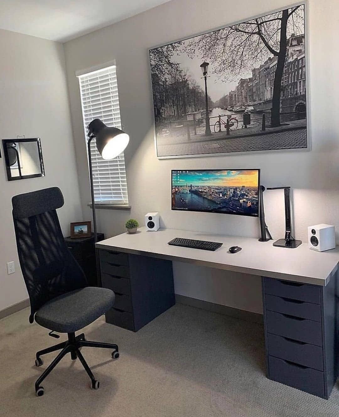 Featured image for How to Set Up a Home Office for Maximum Efficiency